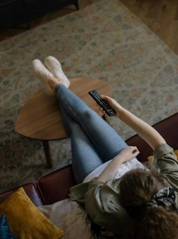Jak korzystać z telewizji hybrydowej (HbbTV) na swoim telewizorze?